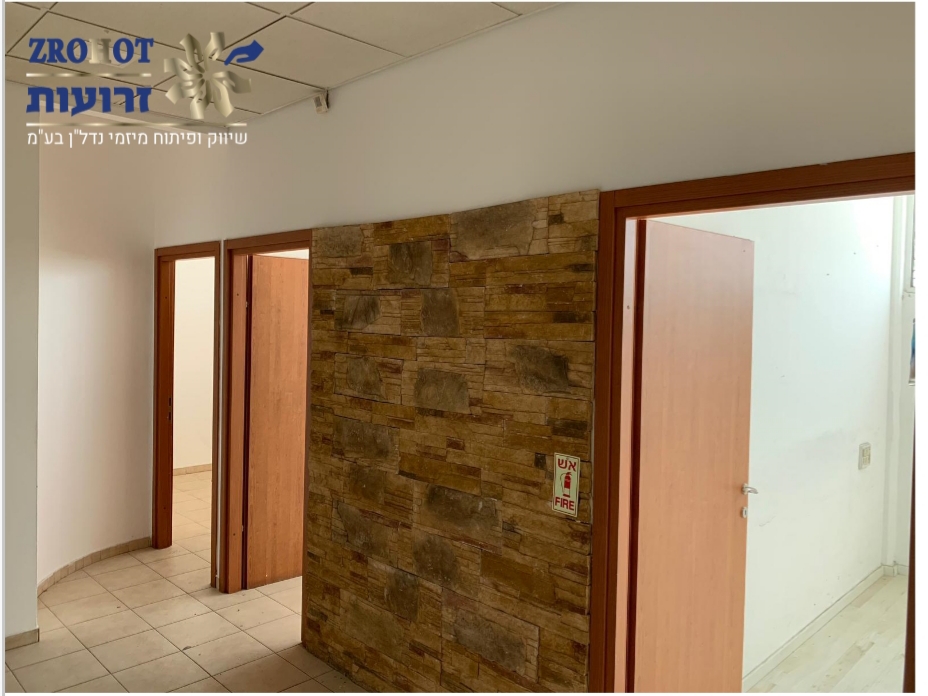 משרד + אזור מלאכה בנשר