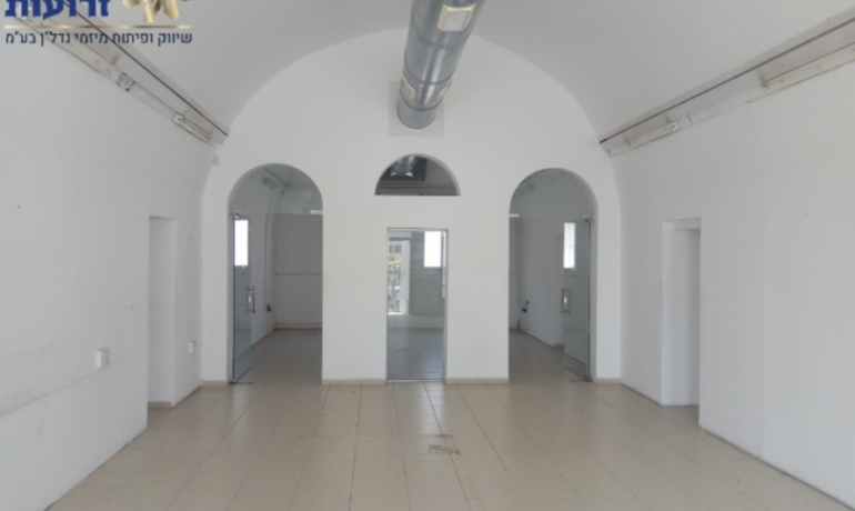 קומת משרדים כ-300 מ"ר להשכרה